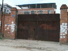 南梧大道狮山公园后大鸡村独院汽车修理厂招租，兼营汽车出租业务